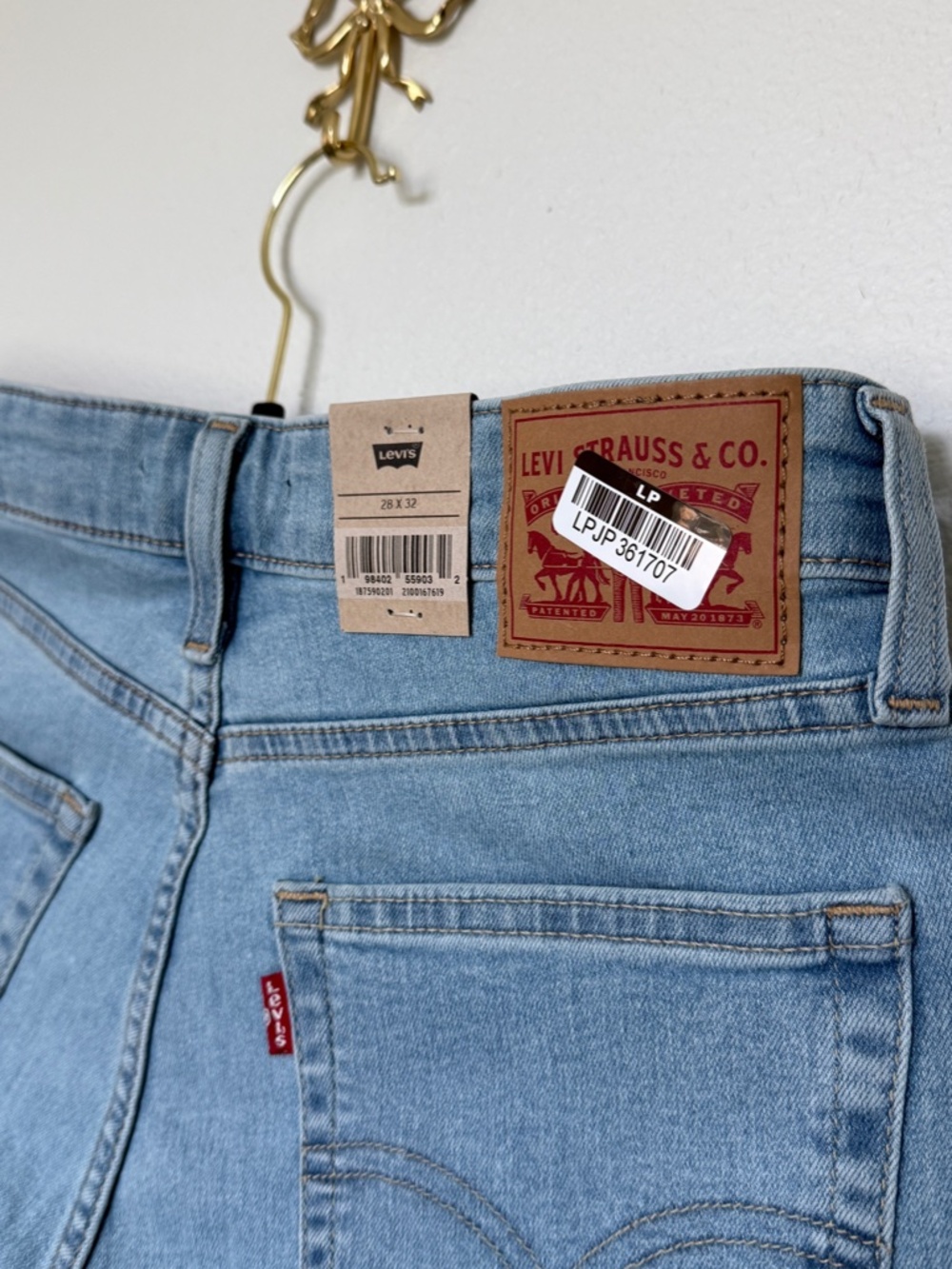 NWT 28x32 Levi's Women's 725 High Rise Bootcut Jeans - Picture 9 of 11